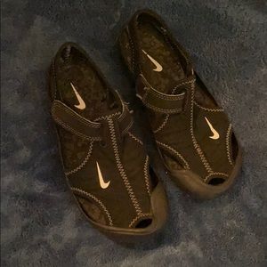 Nike toddler sandals size 11
